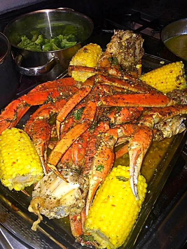 🦀🦀🦀🦀Herb & Parmesan Crabs and Veggies 🌽🌽🌽🌽 Corn & Broccoli 🍀#Dinner #Seafood #Vegetable 🦀🌽🦀🌽|Alisha GodsglamGirl Matthewsさん