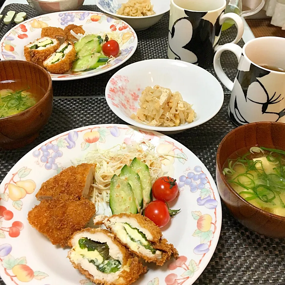 今日の晩ごはん🍚 切り干し大根の煮物とささみのチーズ大葉巻き揚げ、豚肉のオニオン巻き揚げ😋 おかわりされて大満足♡笑|らいとさん