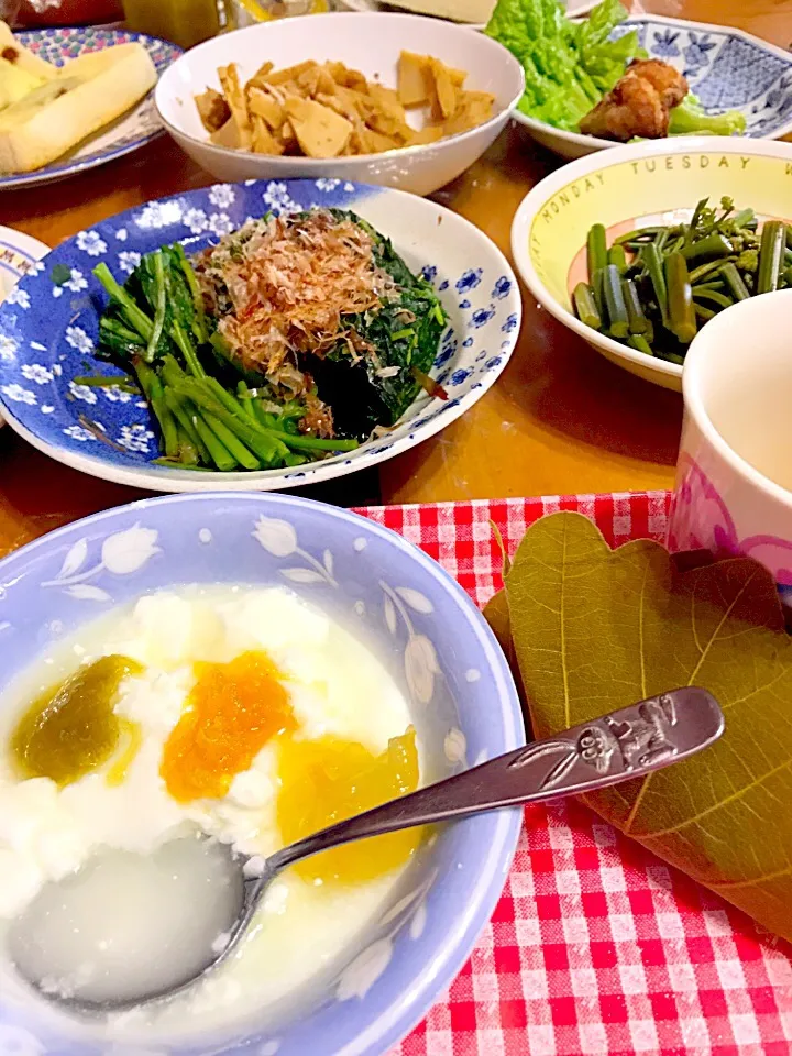 Snapdishの料理写真:筍のおかか煮  三つ葉のお浸し  わらびの醤油漬け  鶏の唐揚げ  生乳ヨーグルト ルバーブ・夏みかん・林檎ジャム添え  醤油麹のチーズトースト  オレンジと林檎のジュース  カフェオレ  柏餅|ch＊K*∀o(^^*)♪さん