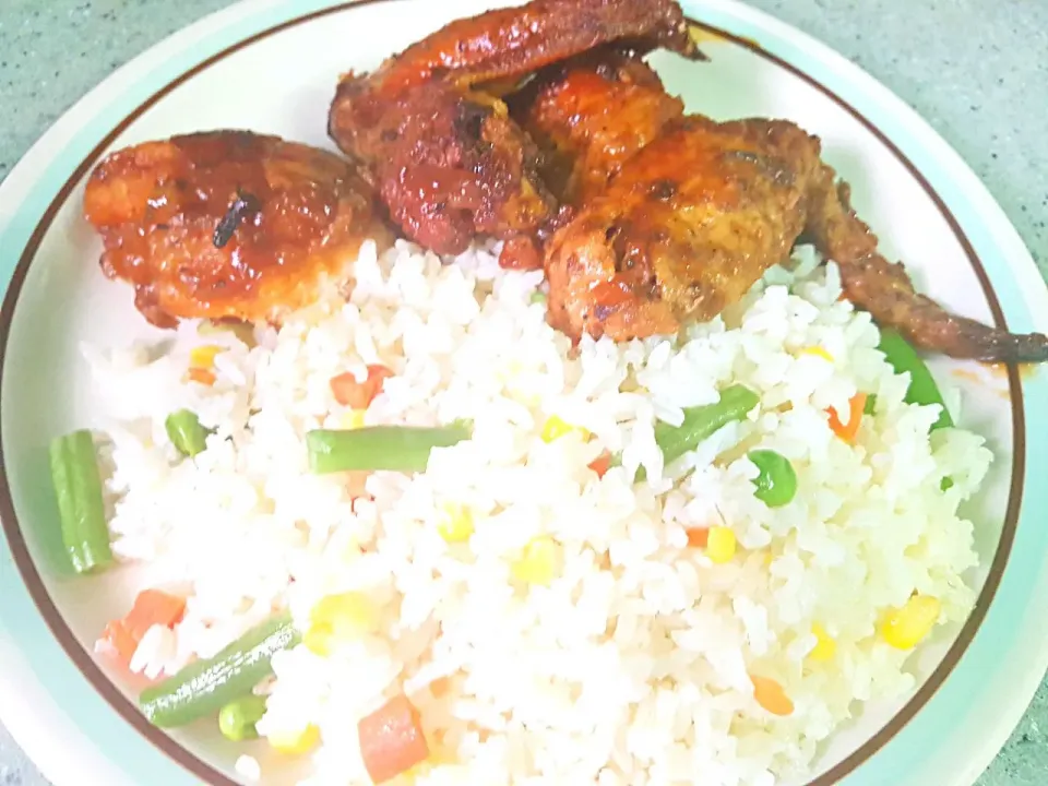 Veggie Rice with Twice Baked Barbeque Chicken Wings.|Juan Simmsさん