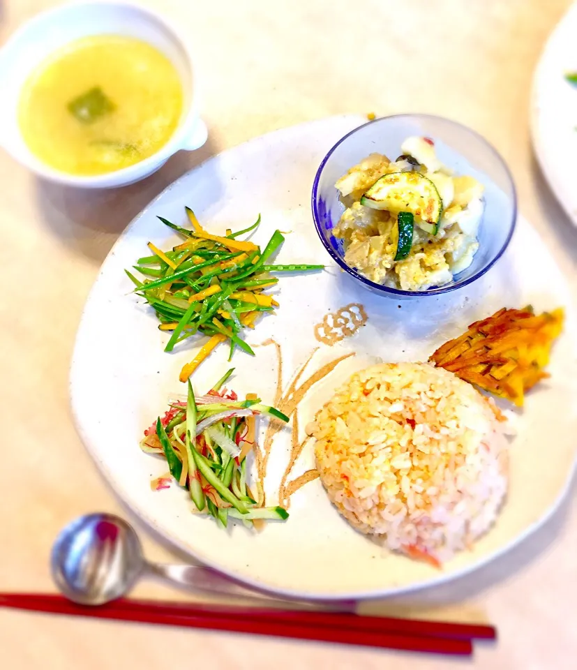 昨日のつぶつぶ料理教室（昼ごはん）:トマトご飯🍅、ハッシュドパンプキン、雑穀スープ、かぼちゃと絹さやと玉ねぎの炒め物、お漬物、ペペロンチーノジャガイモとスキッニー
#雑穀#つぶつぶ#料理教室|ゆんみさん