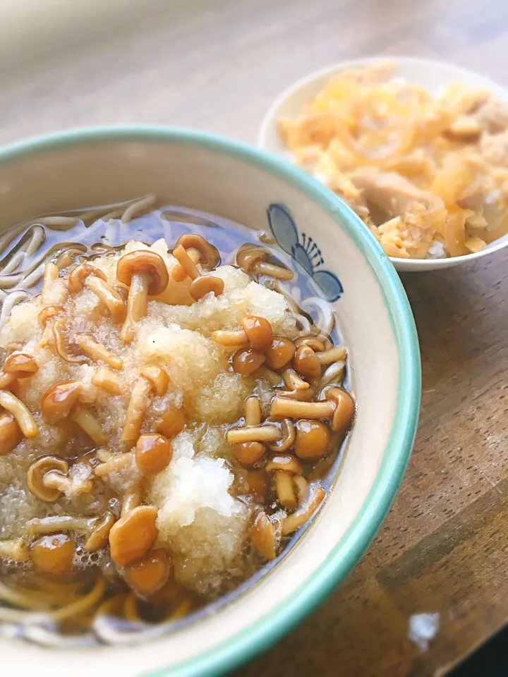 休日のお昼御飯
・温かいなめこおろし蕎麦
・小さい親子丼|akiさん