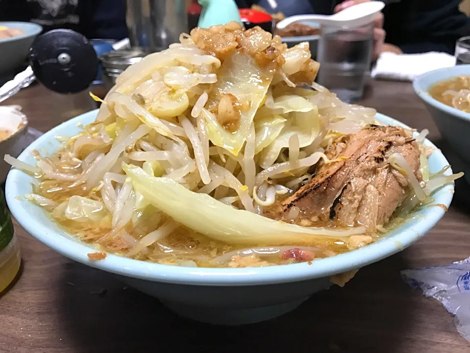 ラーメン（麺三分の一、ヤサイ・ニンニク・アブラ増し）|とみさんさん