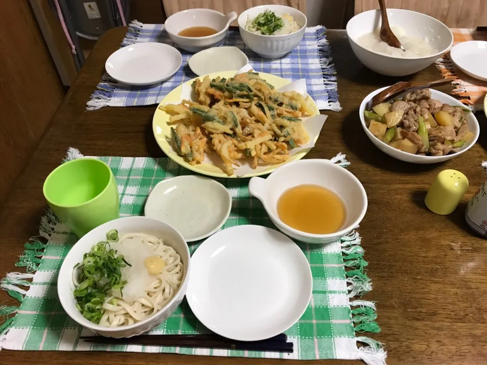 晩御飯🍚
おろしうどん、かき揚げ、鳥じゃが|るうるうさん