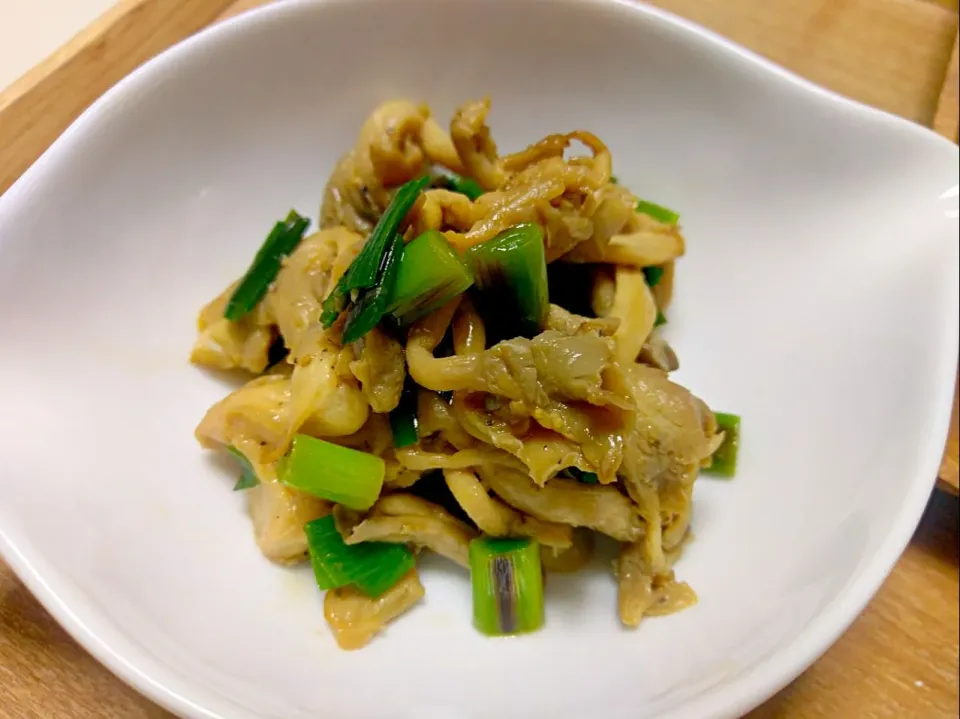 きのこ類とニンニクの芽のバターソテー|vege食堂さん