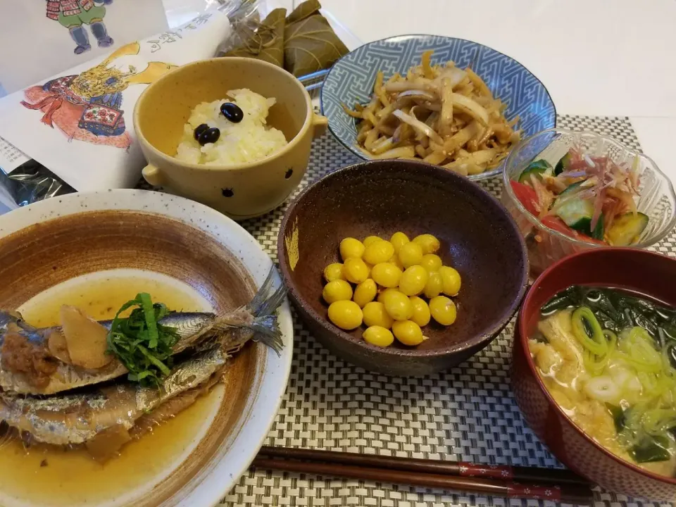 Snapdishの料理写真:お黄飯やちまき、柏餅は差し入れ♡|めだぬきさん