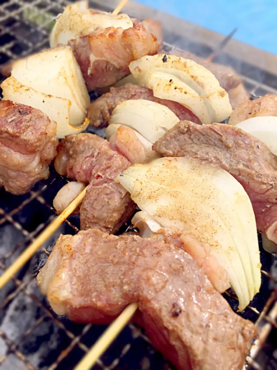 BBQ！伊豆牛とざく切りの玉ねぎを串に刺して。|Tomyさん