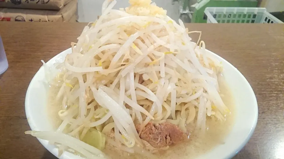 Snapdishの料理写真:凛 渋谷店 の しょうゆラーメン＋ニンニク―アブラ ＠ 渋谷、代々木公園 17058|大脇さん