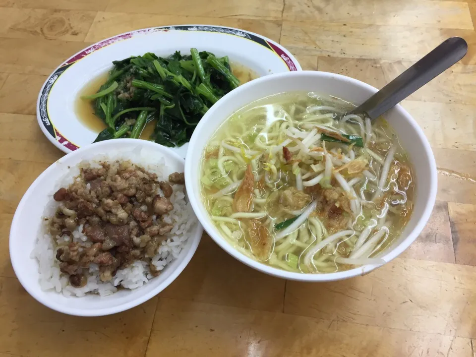 魯肉飯、湯で青菜、台湾ラーメン|おっちさん