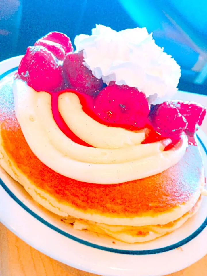 Strawberry and Cream Pancakes|Saori Starkさん