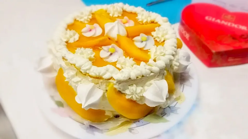 selfmade Velvet Mango Cream 🍌 Banana Cake with Lemon 🍪 and Mango cream Meringue Filling|Najeskaさん