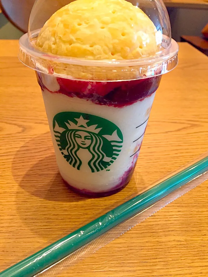 アメリカンチェリーパイフラペチーノ
#スターバックスコーヒー|himeさん