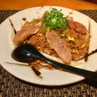 Snapdishの料理写真:蕎麦屋の鴨ネギ炒飯|まぁさん