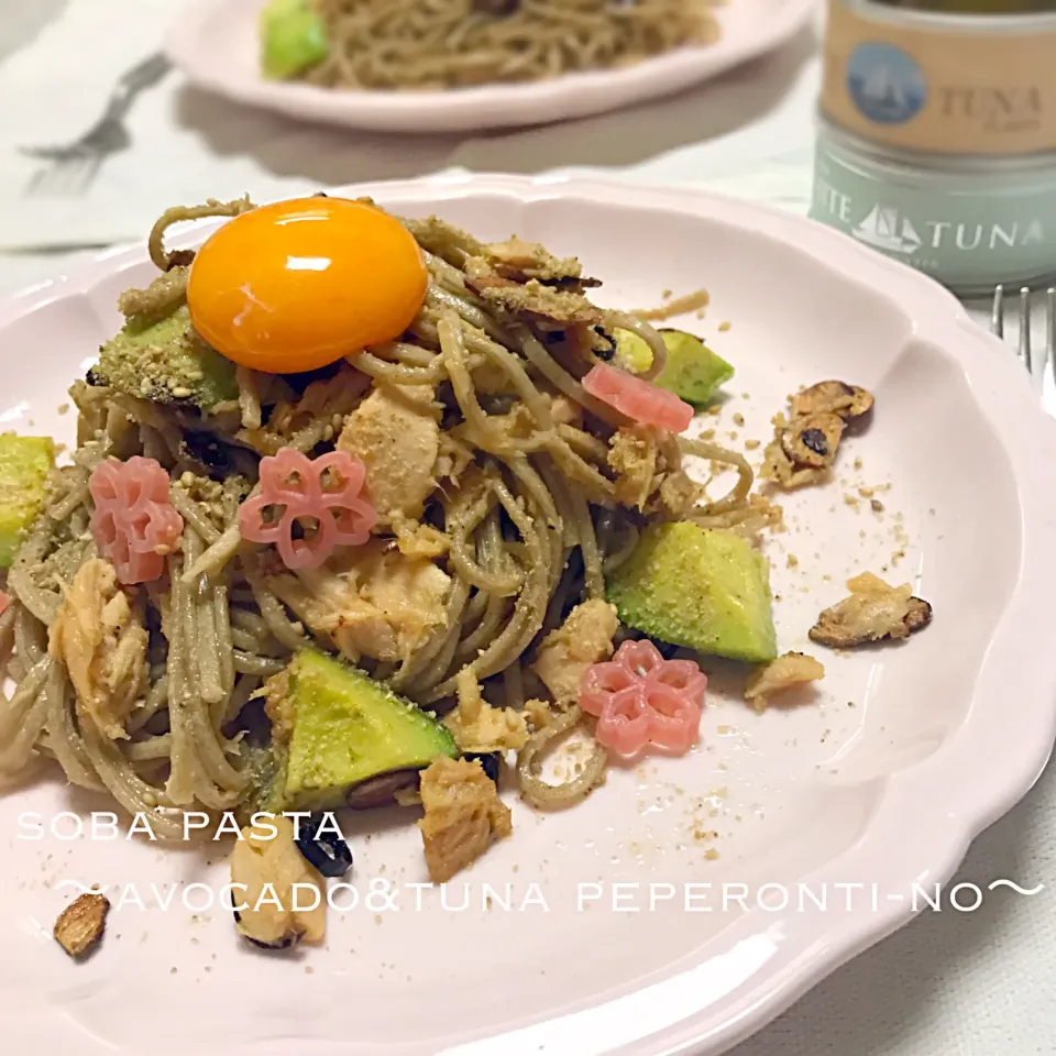 アボカドとツナでペペロンチーノ🌶蕎麦パスタ|まぁちゃんさん