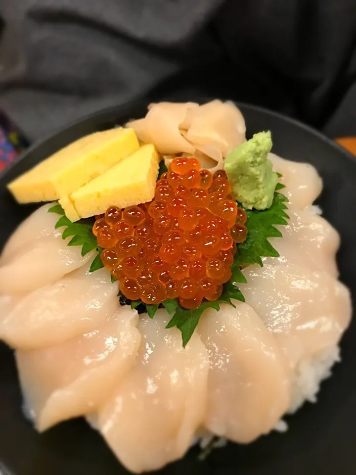 Snapdishの料理写真:ほたてイクラ丼|よっしいださん