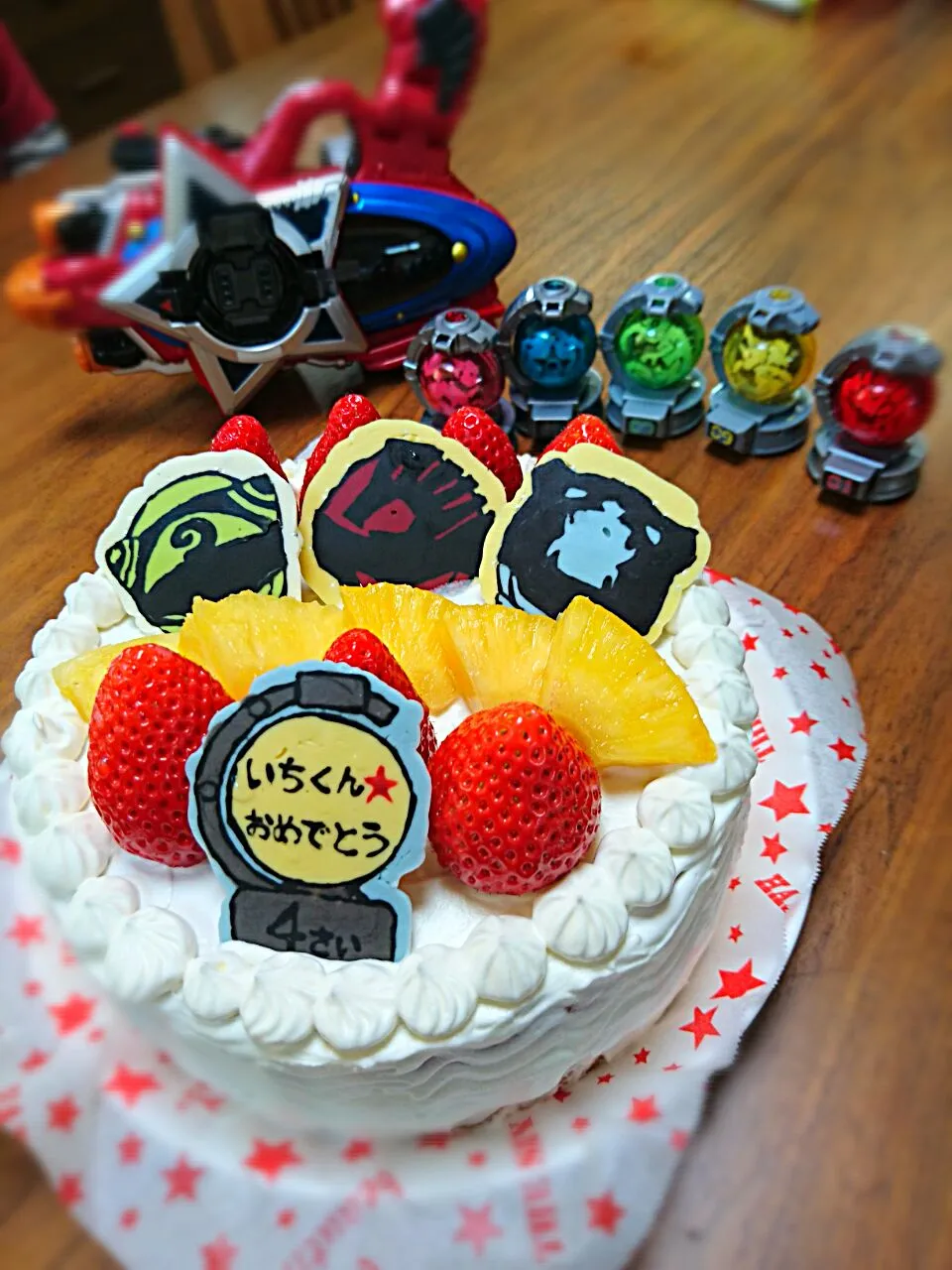 三男、４歳の誕生日ケーキ🍰
キュウレンジャー＆キュータマ|たかたれさん