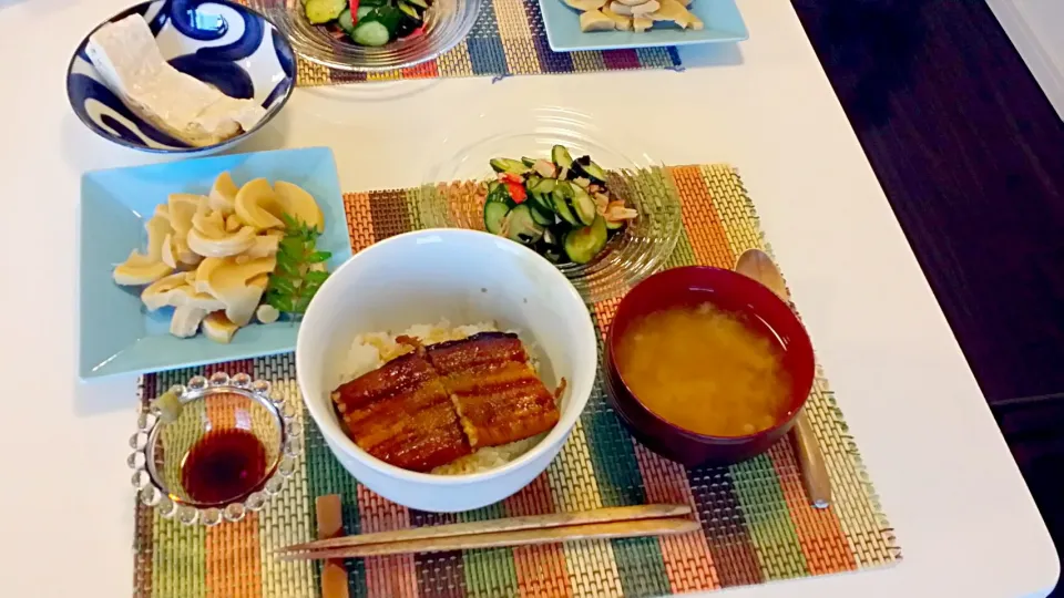 今日の夕食　鰻丼、筍の煮物、きゅうりの酢の物、えのきの味噌汁、湯葉さし|pinknari🐰🌈さん