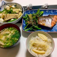 タケノコが主役の晩御飯
煮物  炊き込みご飯  時鮭  菜の花のごま油炒め