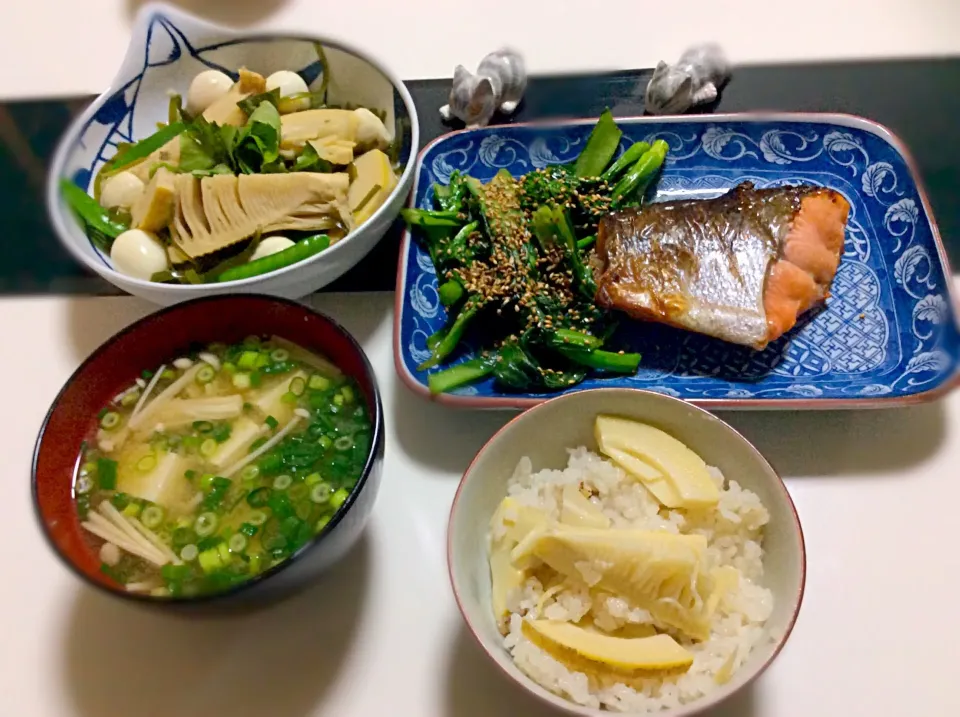 タケノコが主役の晩御飯
煮物  炊き込みご飯  時鮭  菜の花のごま油炒め|Takeshi  Nagakiさん