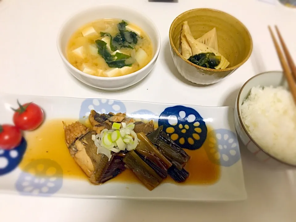 Snapdishの料理写真:カレイの煮つけ、たけのこ煮、味噌汁|KKOさん