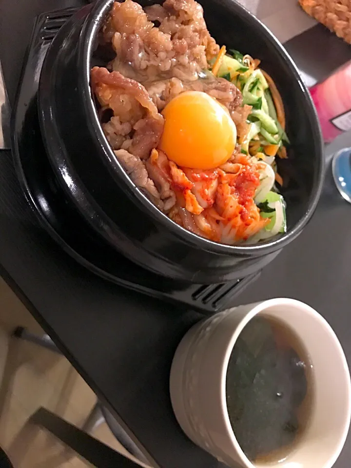 Snapdishの料理写真:#石焼ビビンパ #わかめスープ|Hashimoto Harumiさん