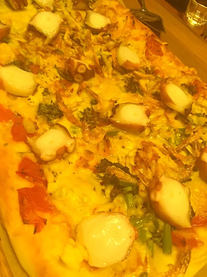 新鮮#野菜たっぷり #ピザ 
駿河湾桜エビと筍、スティックセニョールのピザ🍕|MIEKO 沼澤三永子さん