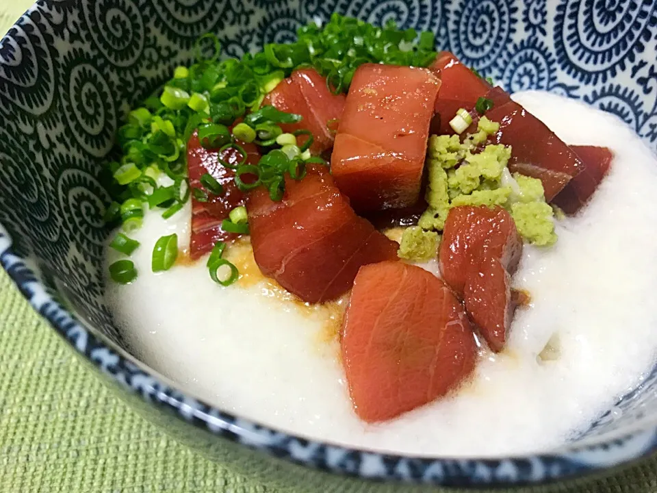 Snapdishの料理写真:漬けマグロ山かけ丼|Hiropanさん