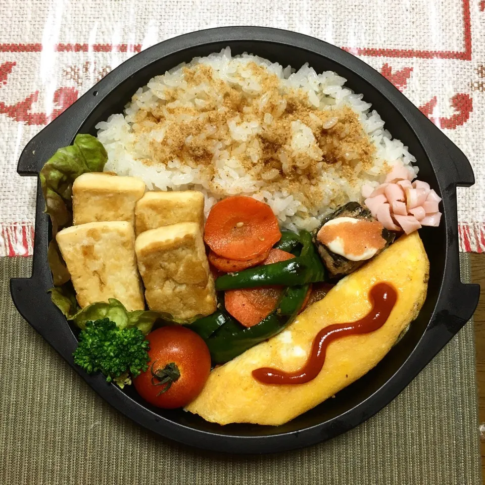 おかか弁当🐟 (& - 豆腐のステーキ - バーベキュー野菜 - オムレツ - 明太マヨいわし - 花形ハム - トマト - ブロッコリー)|Ayanniさん