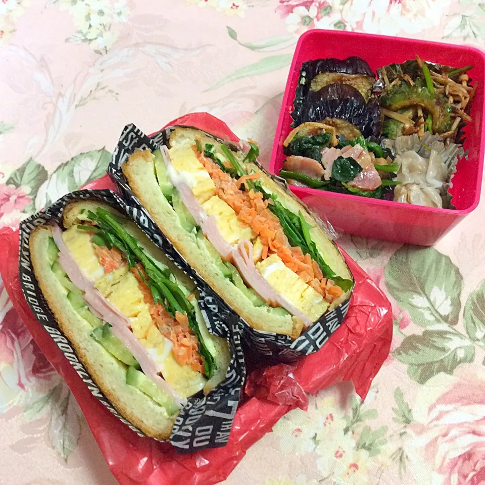 パクチーたっぷり！ハムもどっさり！！なわんぱくサンドのお弁当💕太陽の下で食べたい〜〜😆|夢ーテルさん