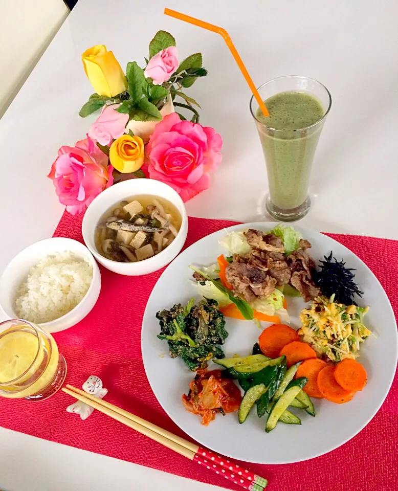 朝ごはんは勝負飯( ◠‿◠ )
バイキングメニュー（笑）
焼肉サラダ🥗
ひじきマリネ
水菜入りスクランブルエッグ
人参🥕胡瓜🥒のオリーブオイルソテー
白菜キムチ
やちぶきの胡麻和え
かたくちいわし入りしめじと豆腐味噌汁
いつものレモン水🍋
いつもの甘酒スムージー( ◠‿◠ )
白米小盛り（笑）
たっぷり野菜の幸せ朝ごは|はみちゃんさん