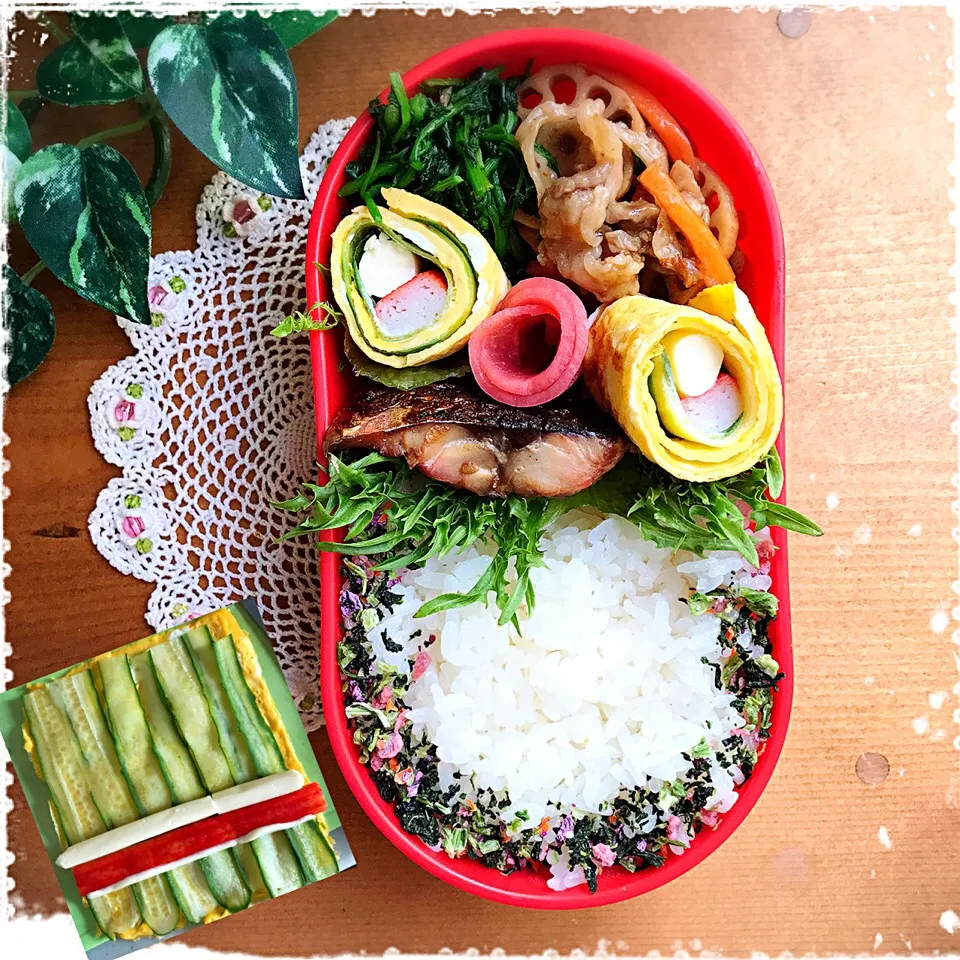 ばろんの料理...♪*ﾟ薄焼き卵のサラダ巻き🌀今日の娘弁当2017.5.8 ٩(•ᴗ• ٩)|ばろんさん