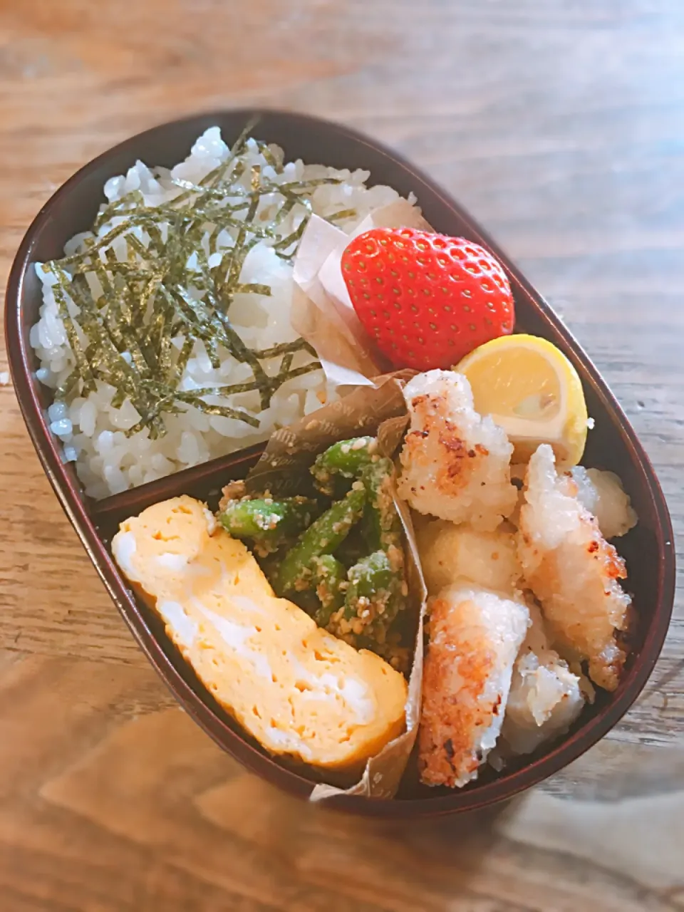 Snapdishの料理写真:今日のお弁当
・塩麹漬けの鶏胸肉バター炒め
・出汁巻き
・スナップエンドウの胡麻和え|akiさん