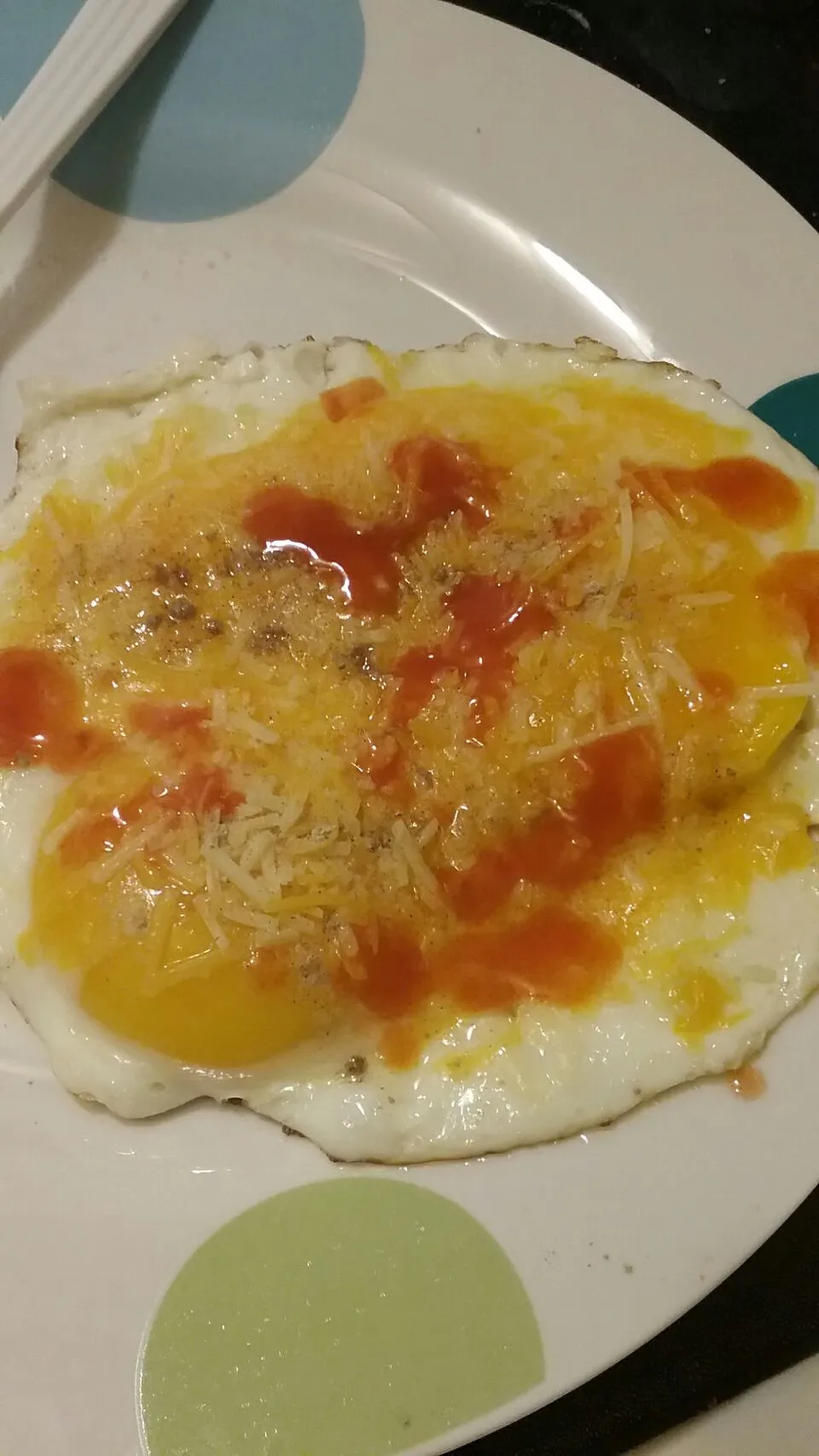 Snapdishの料理写真:2 fried eggs with chz, s&p, & Frank's.|Polly Gelfusoさん