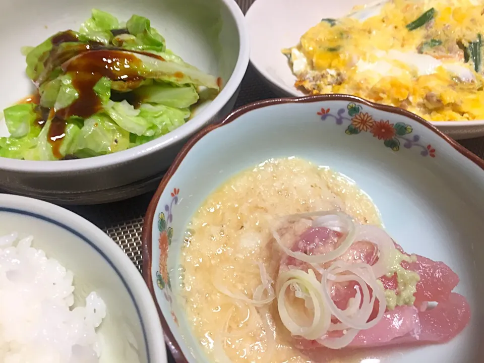 Snapdishの料理写真:まぐろ山かけ・蒸しキャベツニンニク味噌・ニラチーズオムレツ・・気怠いメニュー|Yuko Kisoさん