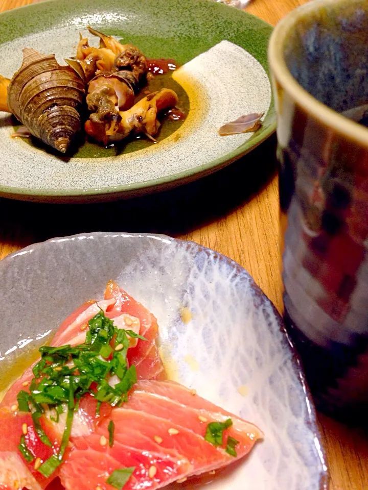 Snapdishの料理写真:つぶ貝の醤油煮 
マグロの牡蠣醤油漬け琉球ギョウジャニンニク風味|SUN.yokotanさん