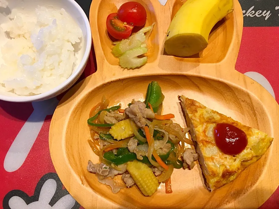 Snapdishの料理写真:#野菜炒め#オムレツ#セロリ浅漬け#トマト#バナナ#２歳７ヶ月#幼児食|みささん