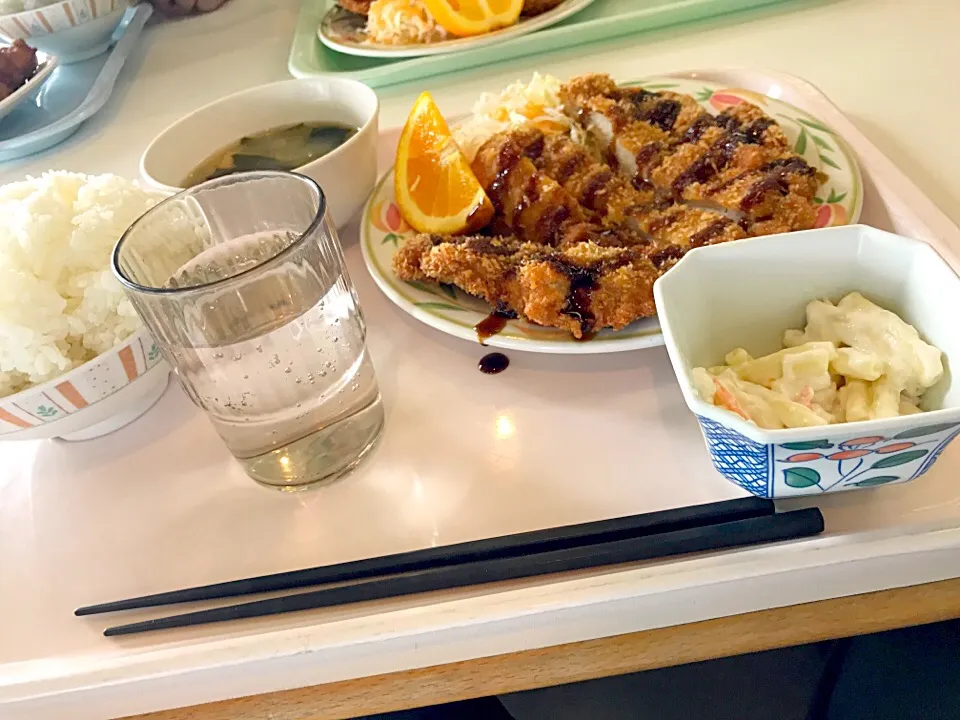 Snapdishの料理写真:ジャンボチキンカツ定食|としさん