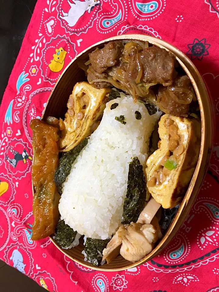 茶色弁当誤魔化し弁当
茶色弁当をカバーしたくって
ご飯をパンダにしたけど…🐼微妙💧













青梅|にゃおさん