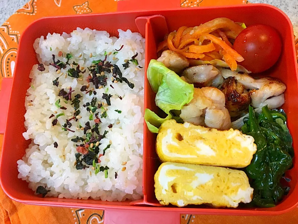 ☆5/9今日のお弁当☆〜液塩こうじ漬け焼き鳥、だし巻き卵、人参味噌炒め、ほうれん草胡麻和え、トマト〜|Satokoさん