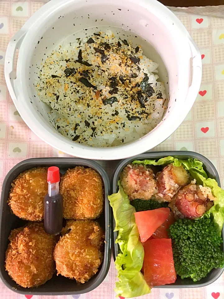 5月9日息子弁当
豚ロースチーズ巻きカツ
タコ唐揚げ ブロッコリートマト|オリーブさん