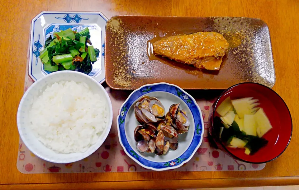 4月30日　鯖の味噌煮　あさりの酒蒸し　小松菜のおひたし　たけのことわかめのお吸い物|いもこ。さん