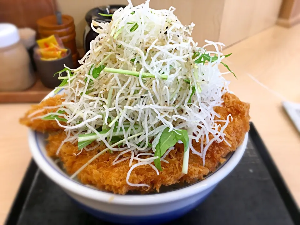 ガツ盛り野菜のチキンカツ丼！|きっしーさん