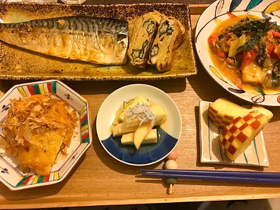 Snapdishの料理写真:和定食

☆鯖の塩焼き
☆夏野菜のチーズ焼き
☆玉ねぎのさつま揚げ
☆長芋の麺つゆ浸し
☆オクラ入り厚焼き玉子
☆りんご|☆アスカ☆さん