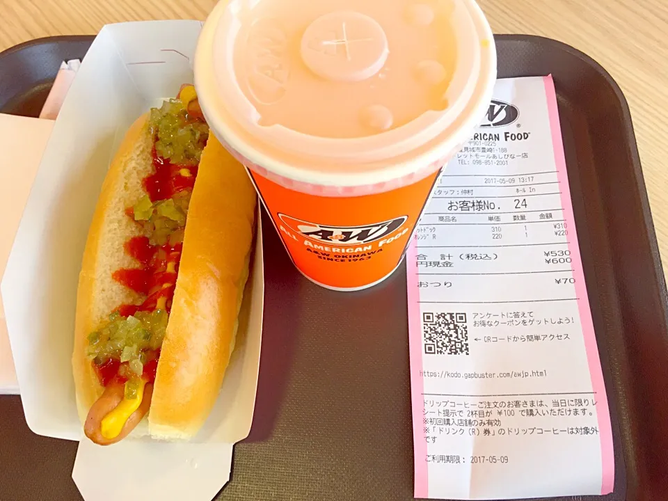 Hot dog with soft drink|Sky Blueさん