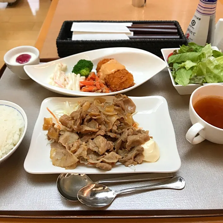 Snapdishの料理写真:ポークソテージンジャーソース
カニクリームコロッケ|山内博之さん