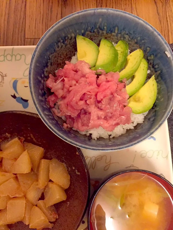 Snapdishの料理写真:中落ち丼 & 大根のバター醤油 & 豆腐とネギのお味噌汁|ぺろたんさん