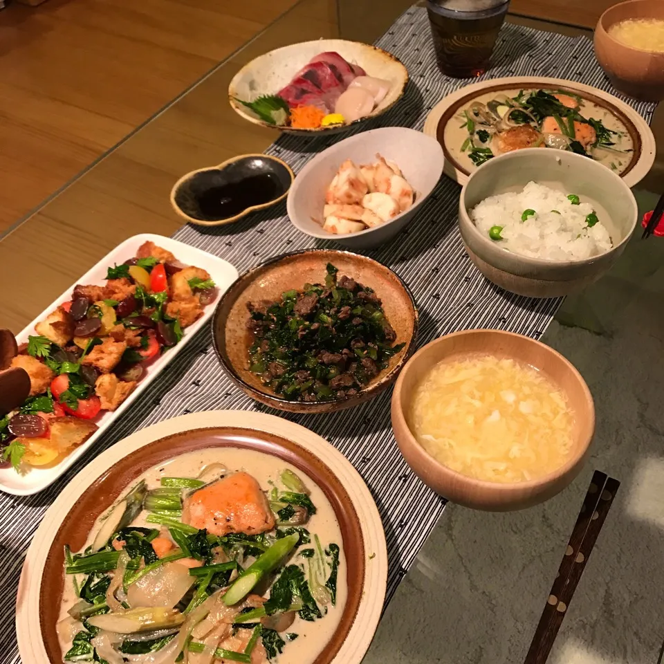 ほうれん草と鮭のクリーム煮
大根の葉と牛肉の七味唐辛子佃煮
クルトンとトマトのサラダ
山芋のおかか和え
刺身
グリンピースごはん
ふわふわ卵スープ|mapleさん