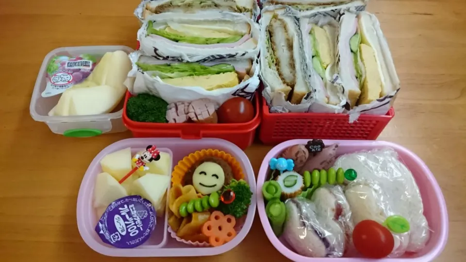 5月10日厚焼き玉子サンドイッチとカツサンド弁当
ハムチーズ🐬サンドイッチとイチゴとブルーベリージャムサンド弁当|あけみさん