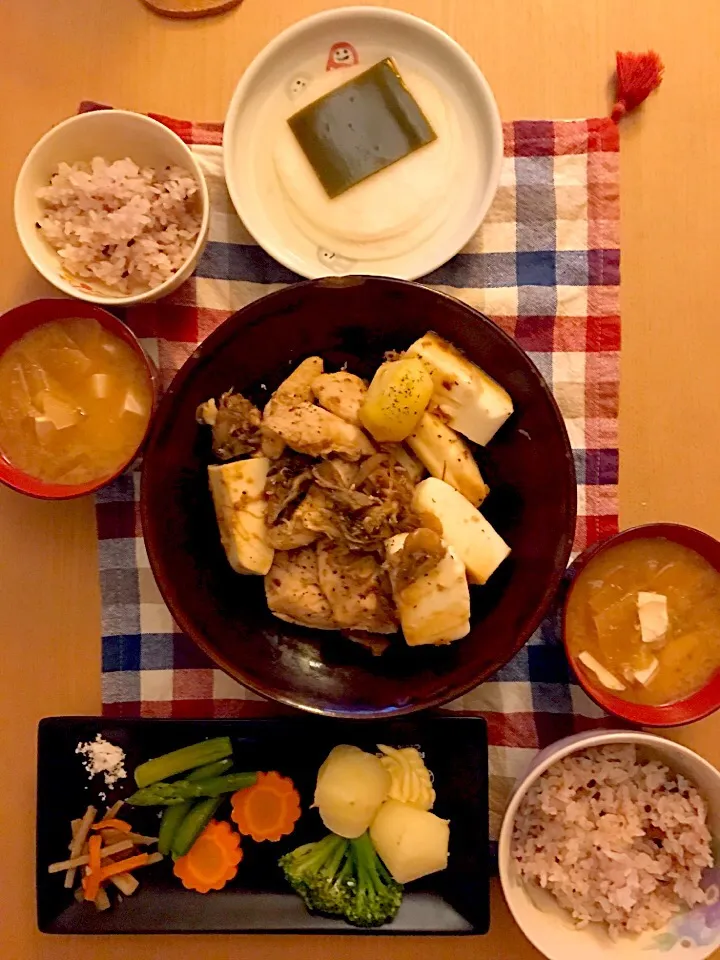 Snapdishの料理写真:晩ごはん🌛きびごはん🍚豆腐と大根の味噌汁🍲ささみときのこのバター醤油焼き🍄京都のおみやげの千枚漬け♡|なちゃんさん