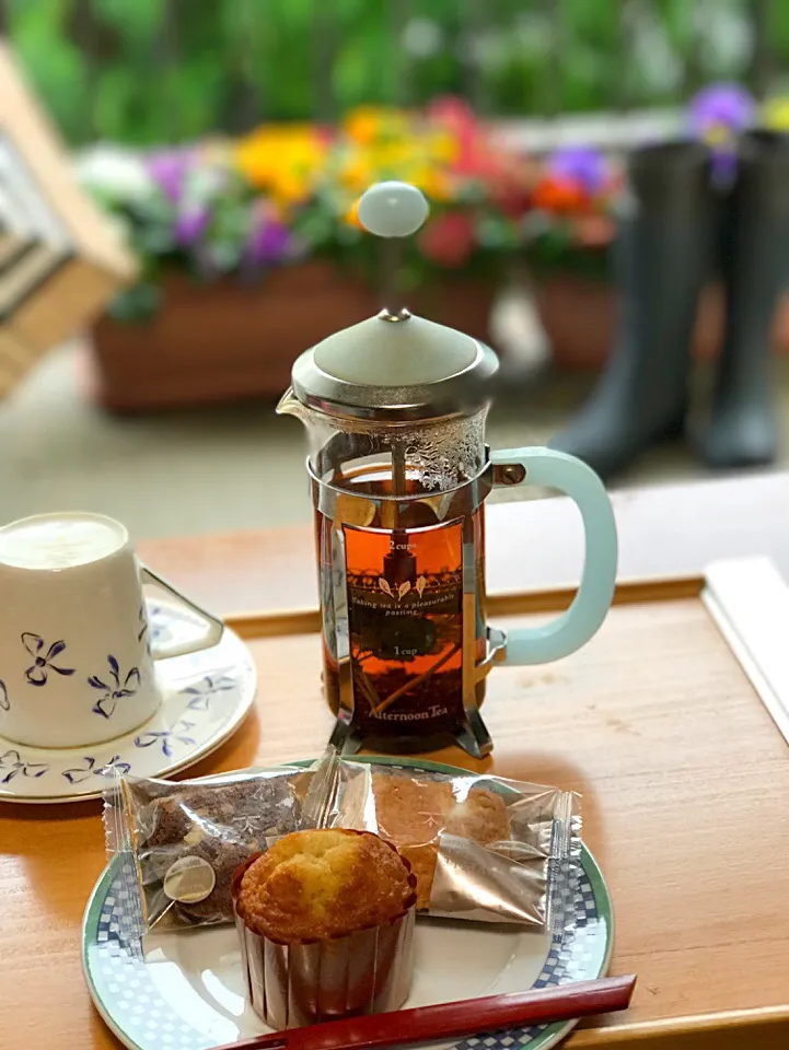 雨上がり散歩の後の
tea time|シュトママさん